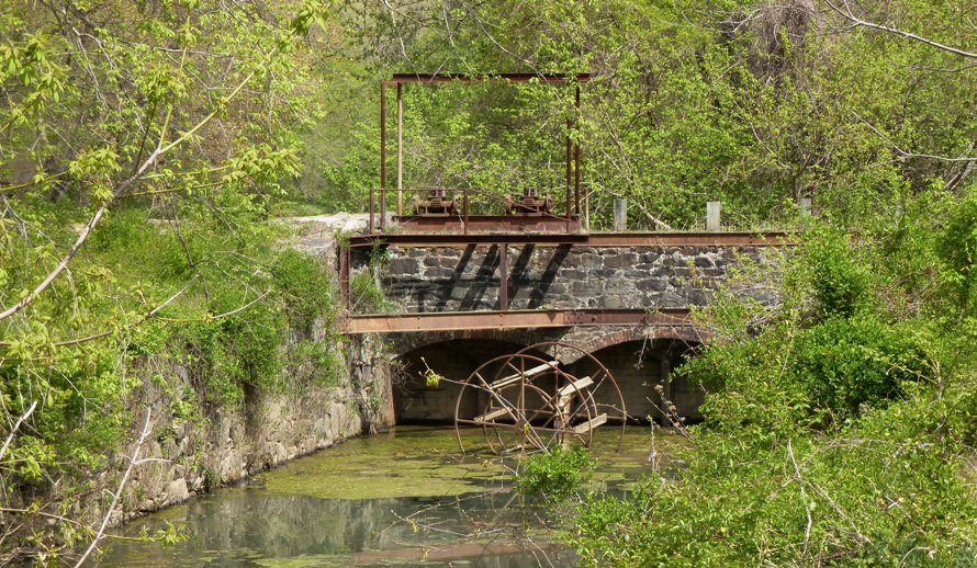 Stone-lined water area