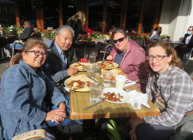 Steve, Cindy, Kelly, and Norma eating brunch