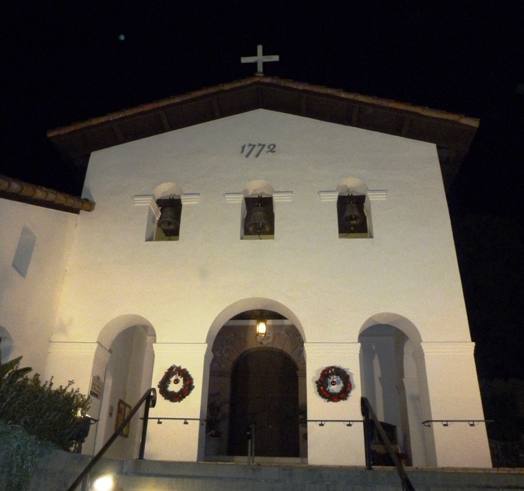 Outside of San Luis Obispo de Tolosa at night