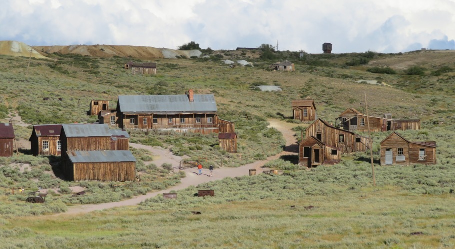 A zoomed-out view of the Hoover house on the left