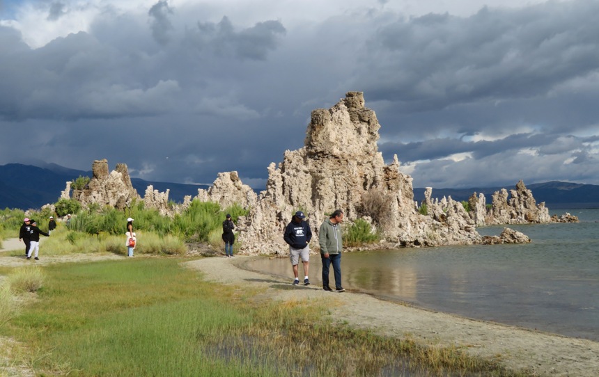 Compare the height of the tufas with the tourists