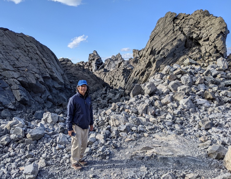 Me surrounded by big rocks