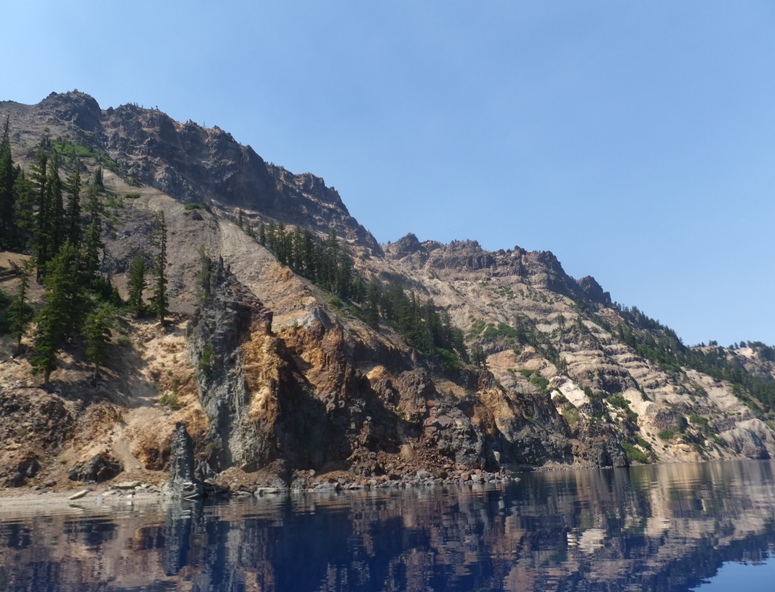 Colorful rocks in the Shell Channel near Wizard Island