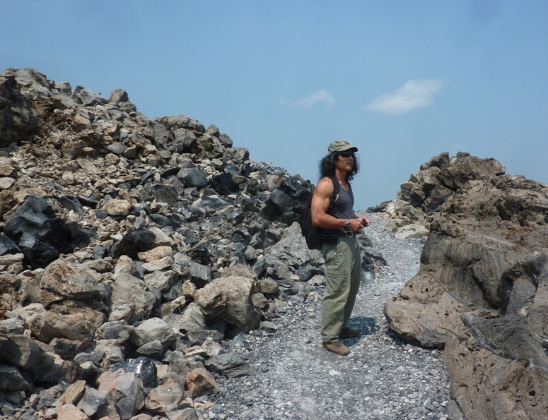 Me with obsidian boulders