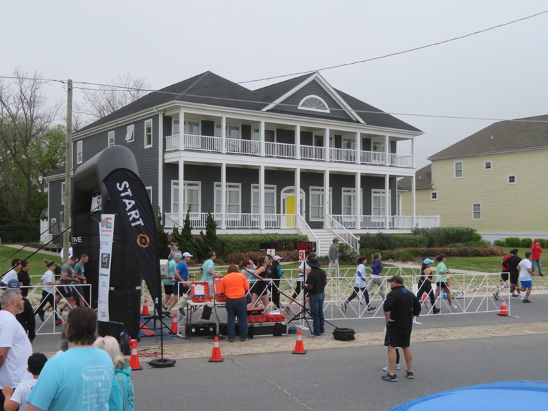 Start line of race with first runners crossing