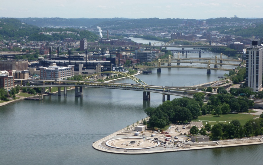 Scenic view of Allegheny River in the city