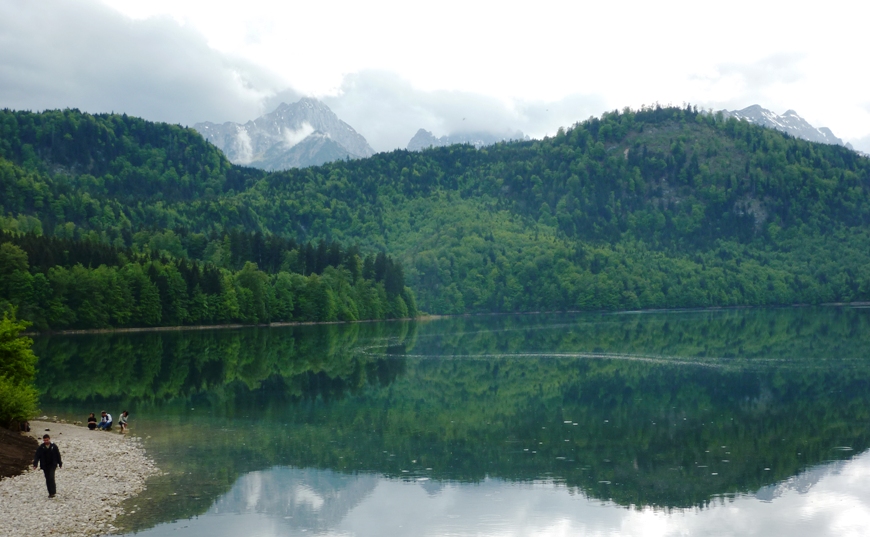 People on beach of Alpsee