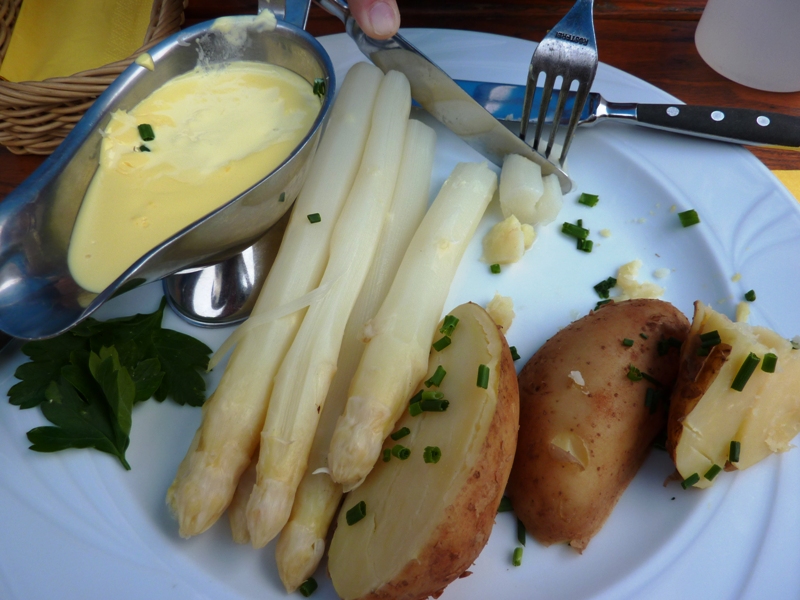 White asparagus and potatoes