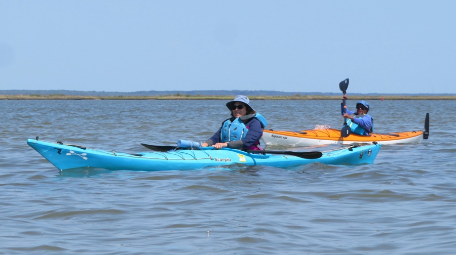 Jennifer and Otilia kayaking