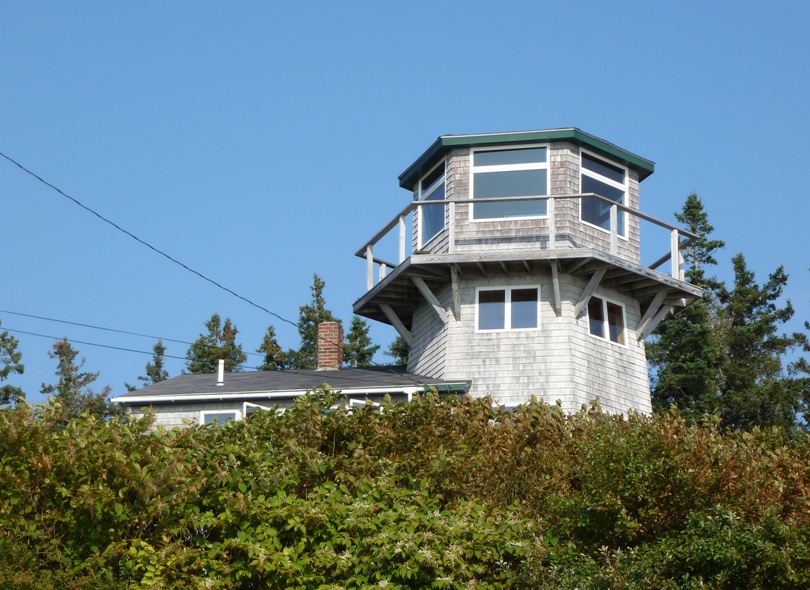 House resembling a lighthouse