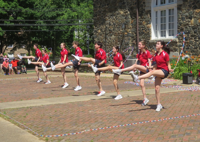 Kangaroo Kids performing jumprope routine