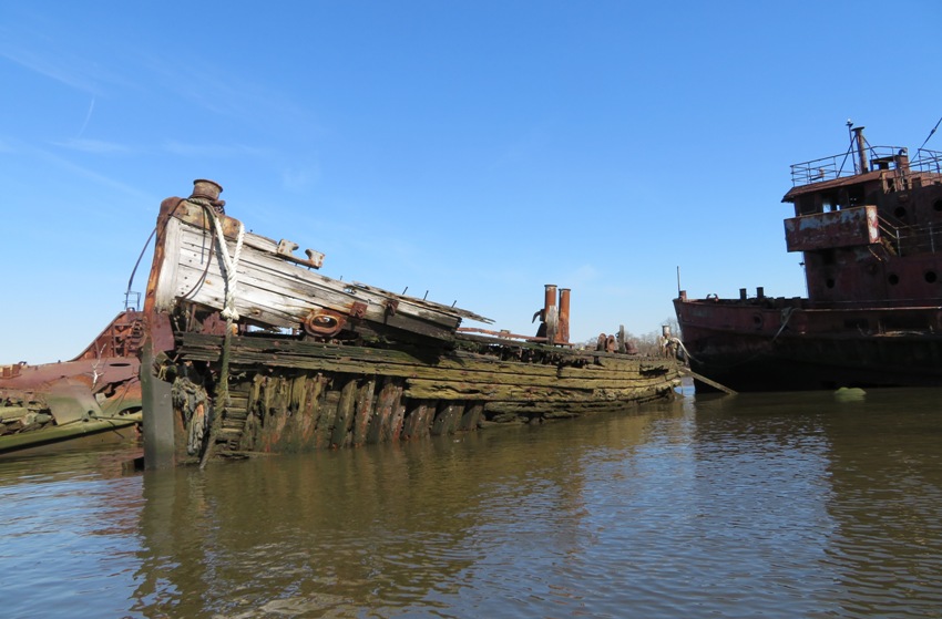 Portside view of wooden ship showing hawsehole