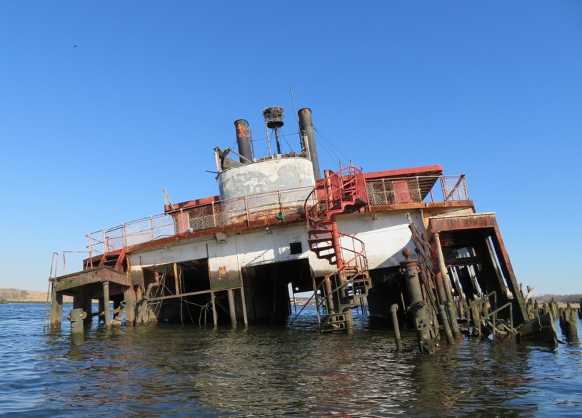 Aft view of this same red tugboat