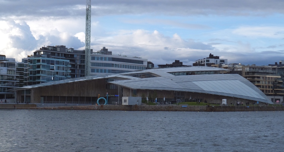 Gently sloping roof of Astrup Fearnley Museum of Modern Art