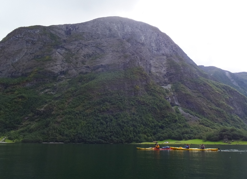 Two kayaks with no wind