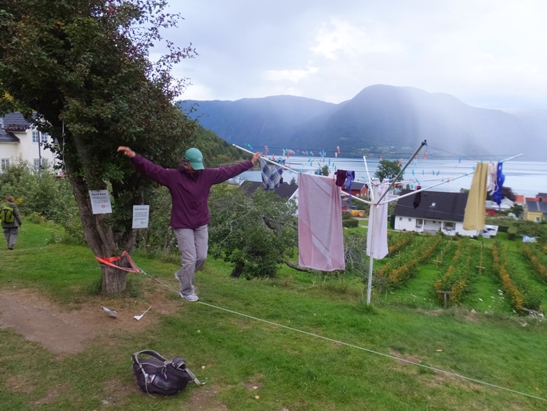 Carmen slacklining next to clothesline