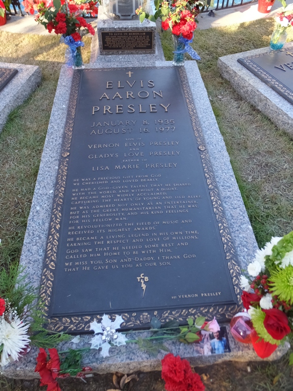 Elvis' gravesite