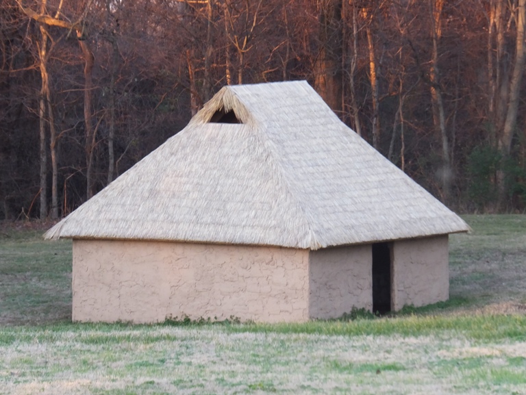 Chucalissa house with roof made of grasses