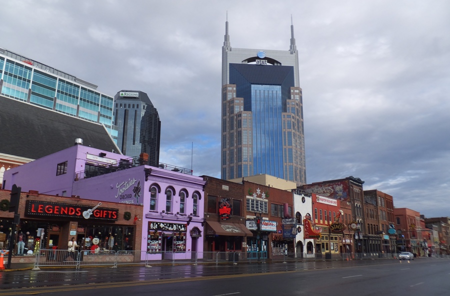 Batman Building behind commercial section of Nashville 