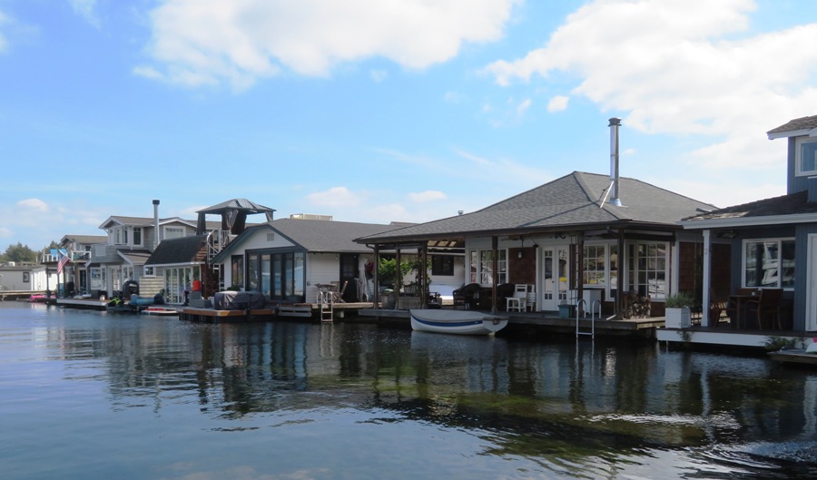 Floating homes on Portage Bay