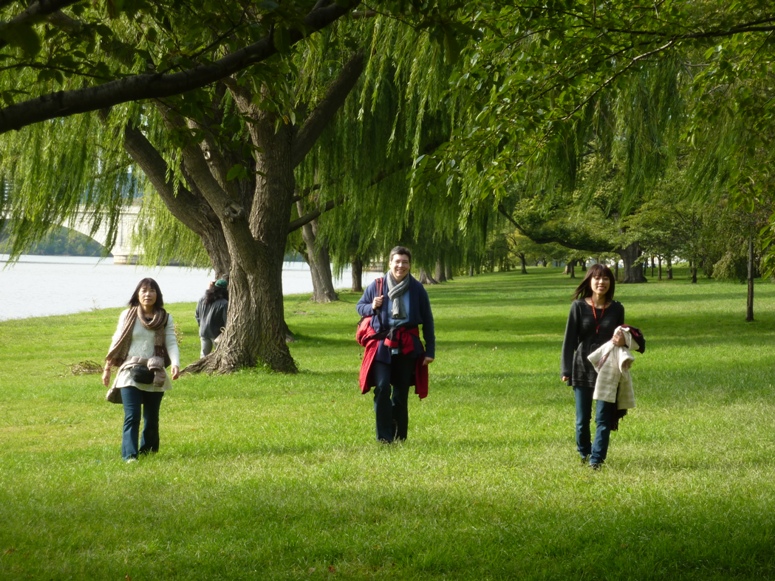 Ikuyo, Sonomi, and Angelika walking