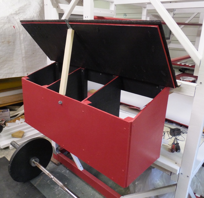 Nesting box, outside view with roof lifted