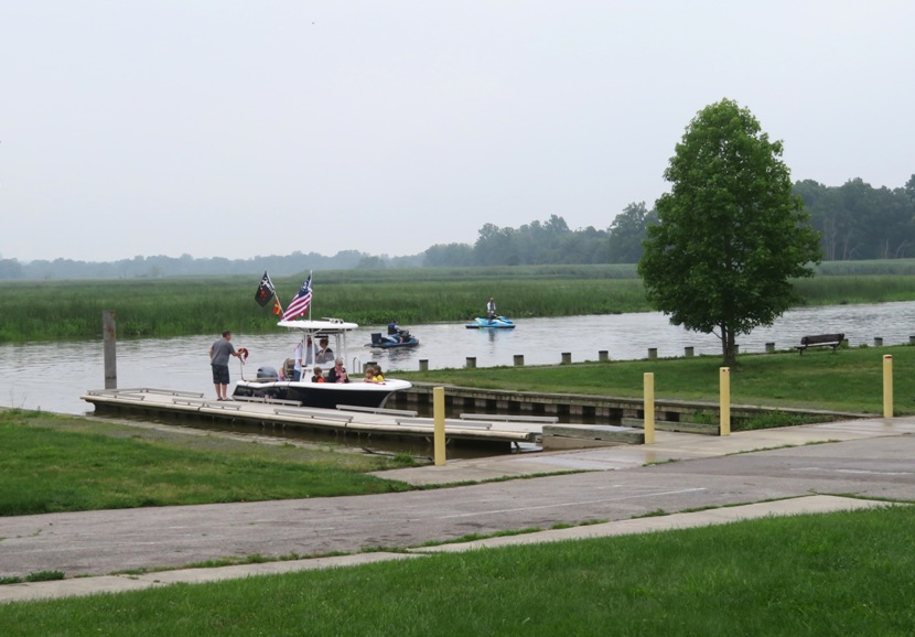 Double boat ramp