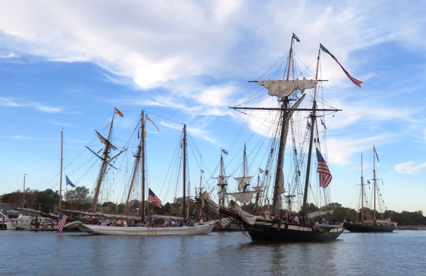 Several ships ready to dock