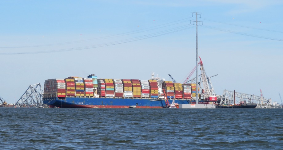 Dali ship among ruins