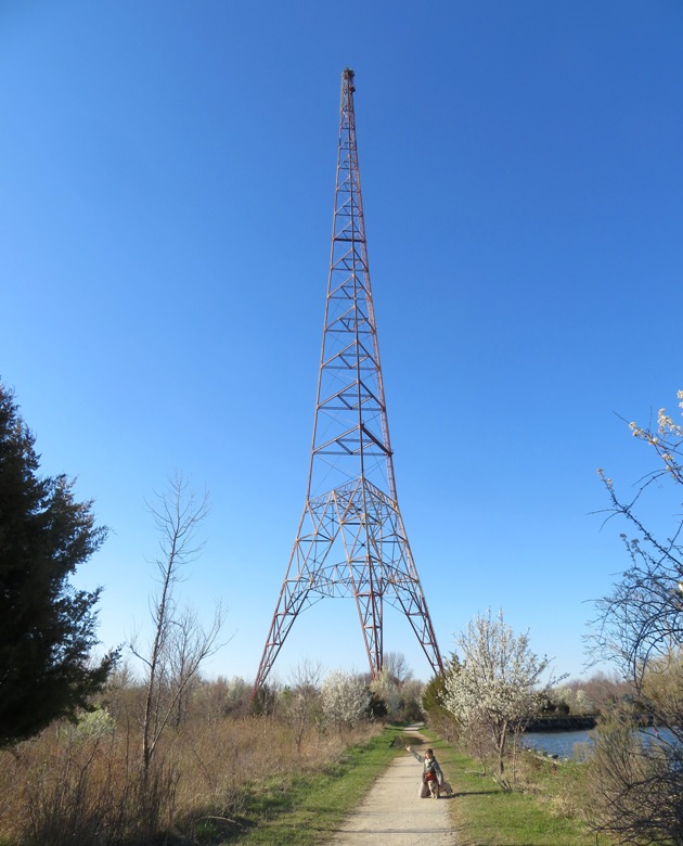 Norma and Daphne in front of radio tower