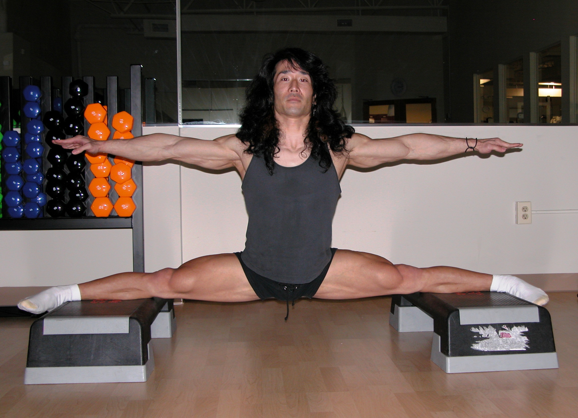 Straddle splits on risers