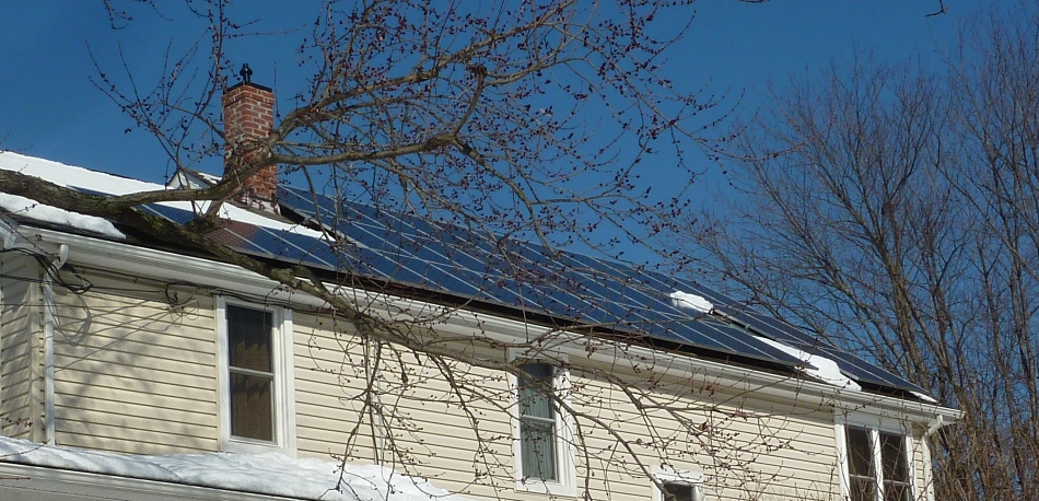 No snow on my neighbor's panels